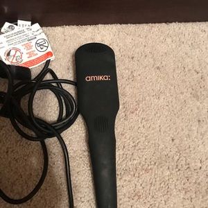 AMIKA heated hair brush